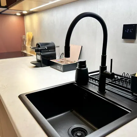 Apartmán Black Lotus 4 I Centre I Free Parking L 24hr Access Banská Bystrica