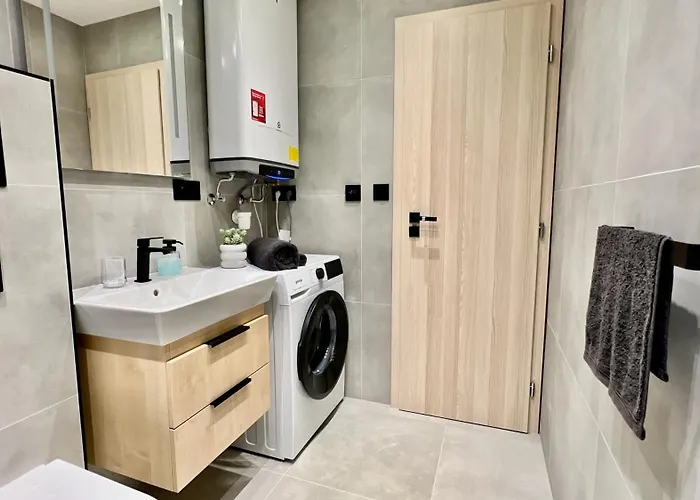 아파트 Black Lotus 4 I Centre I Free Parking L 24hr Access 반스카비스트리카