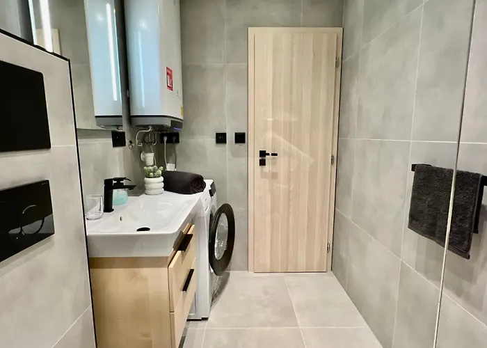 Black Lotus 4 I Centre I Free Parking L 24hr Access 반스카비스트리카