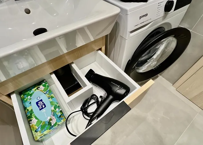 Black Lotus 4 I Centre I Free Parking L 24hr Access * 반스카비스트리카